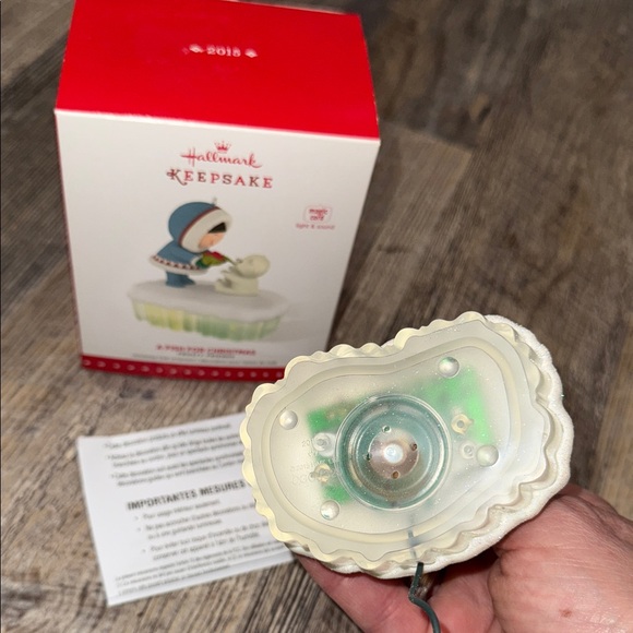 Hallmark Keepsake Ornament - A Fish For Christmas 2015 Frosty Friends - Picture 4 of 7